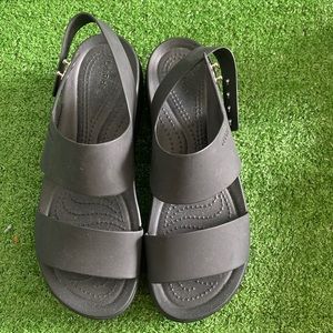 Black Crocs sandals ONlY worn once.